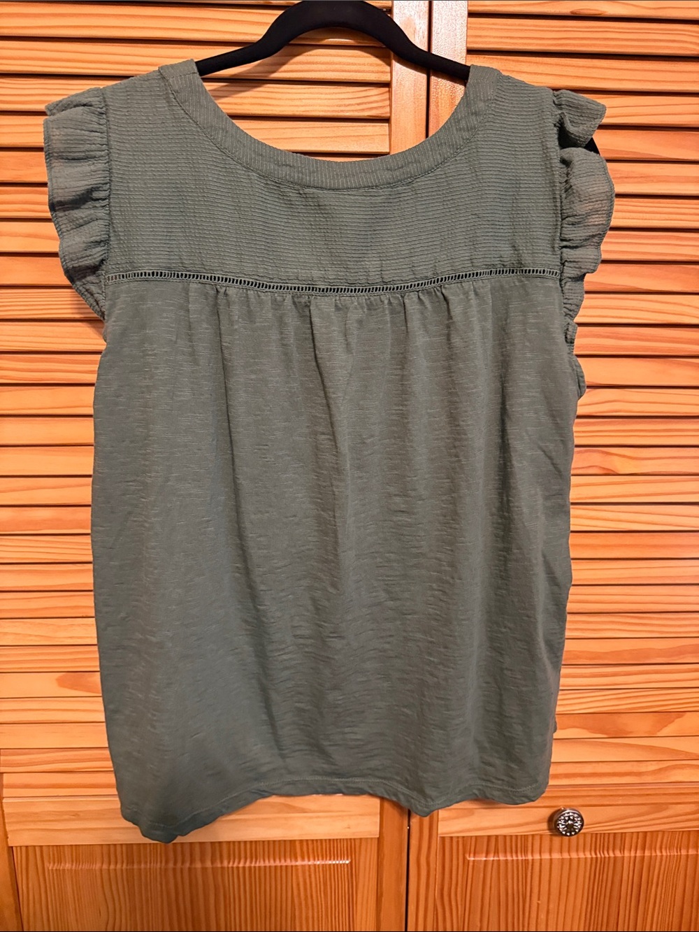 Lane Bryant Olive Green Sleeveless V-Neck Top with Ruffle Trim - Picture 3 of 3